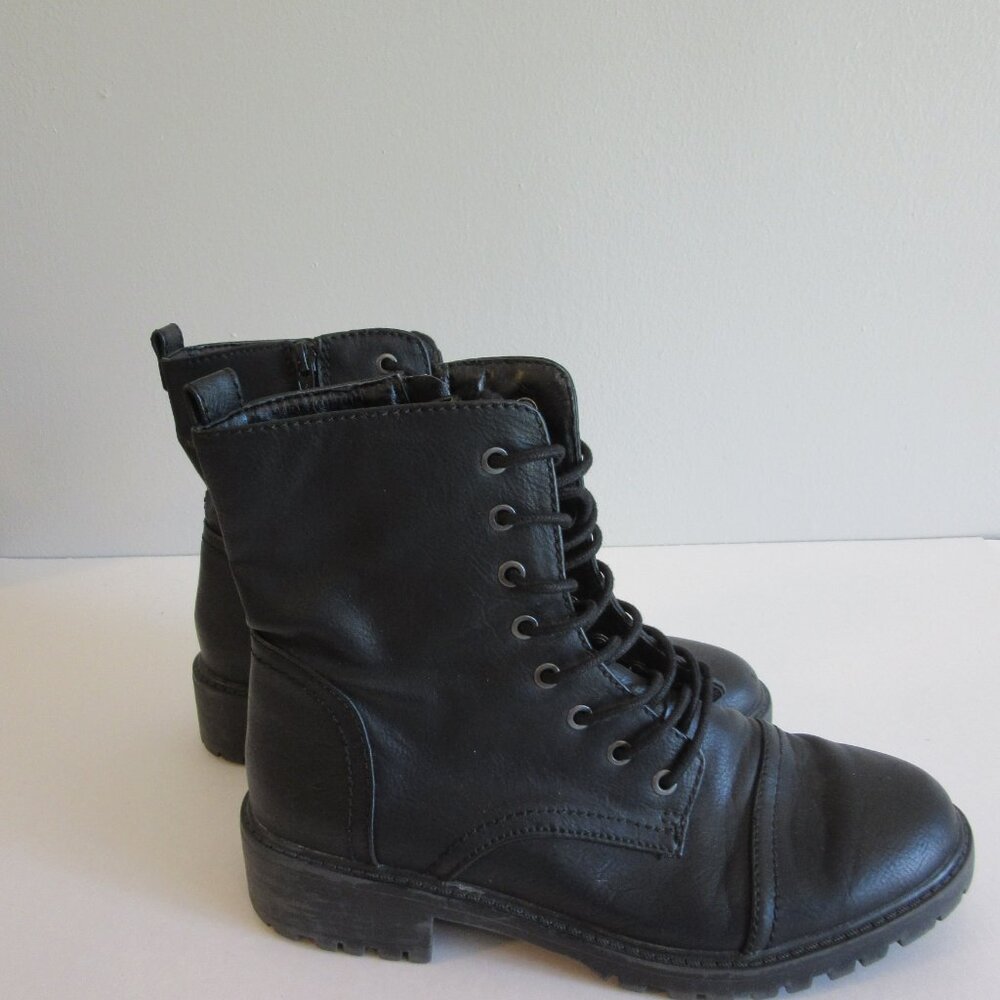 Universal Thread Black Lace Up Size 9 Lugged Sole Boots - Picture 2 of 7